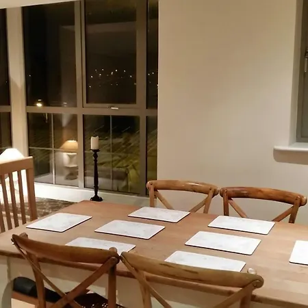 2 Oakleigh House * Cork