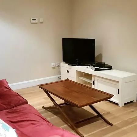 2 Oakleigh House * Cork