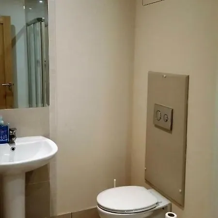 2 Oakleigh House * Cork