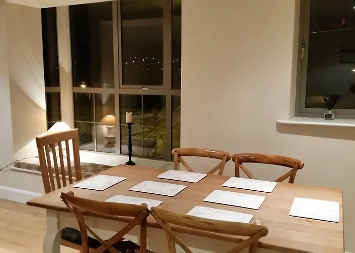 2 Oakleigh House * Cork