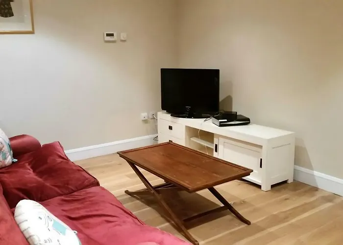 2 Oakleigh House * Cork