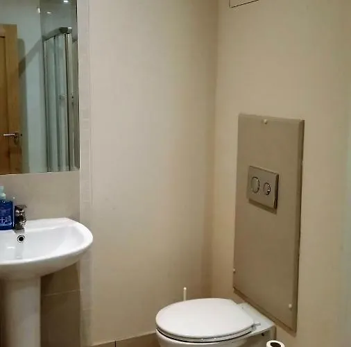 2 Oakleigh House * Cork